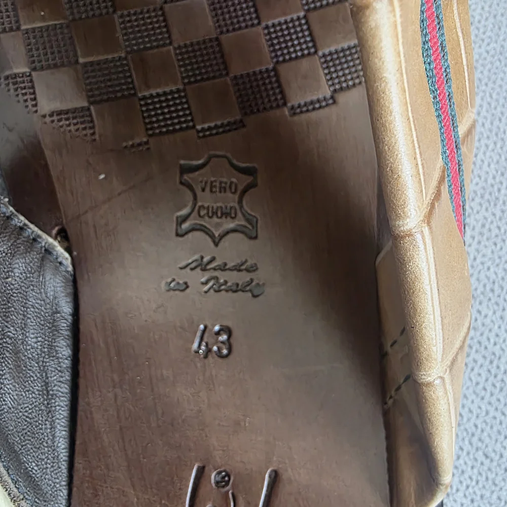 LE BOTTIER Milano Brown and Tan Men's Sandals, size 43, Used.